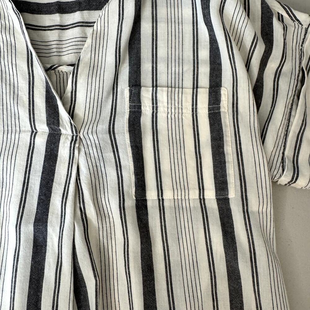 Women's Striped Ivory and Gray Boxy Short Sleeve Blouse Size Medium - Picture 5 of 6